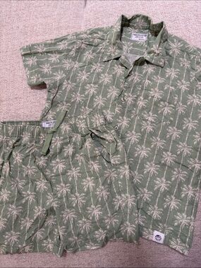 Free Planet Palm Tree Camp Set - Sage Green & Cream